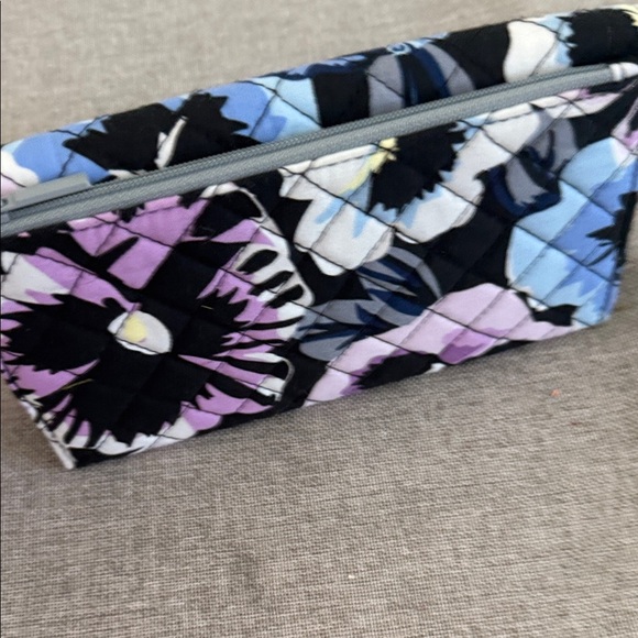 Vera Bradley Plum Pansies floral quilted wallet like new condition - Picture 5 of 9